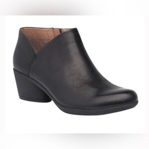 Dansko Raina Black Burnished Leather Bootie size 39 EUC